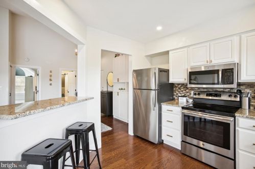 7604 Lakeside Village Dr, Falls Church VA  exterior