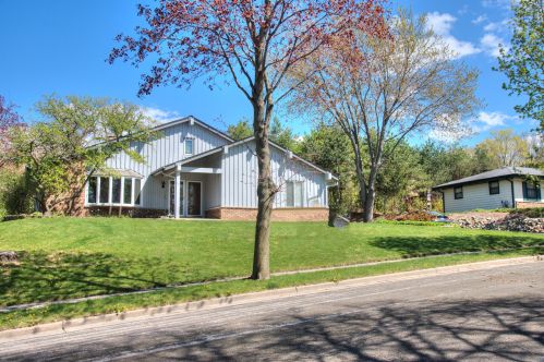401 Rawlins Dr, Waukesha, WI 53188-4645