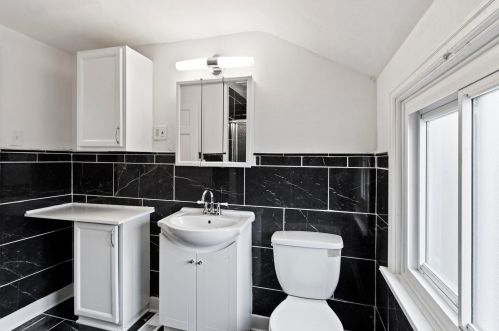 4480 70, Milwaukee WI 53218-5408 exterior