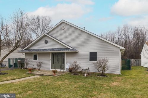 223 Collingswood Rd, Fairless Hills, PA 19030-1303