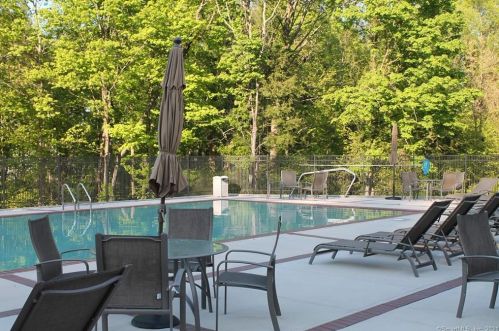6 Old Oak Dr, Brookfield Center CT  exterior