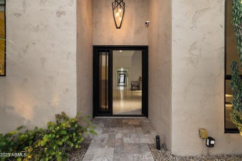 7922 Crestwood Way, Scottsdale AZ  85250-7628 exterior