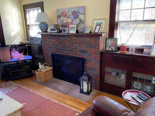 285 Alvahs Ln, Nassau Point, NY 11935-1240