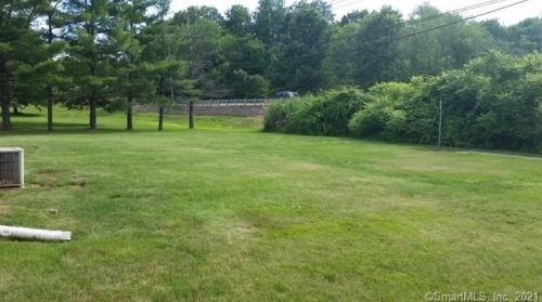 55 Pine River Rd, North Haven CT  06473-3312 exterior