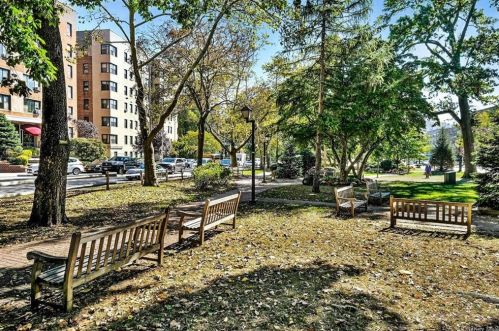 10 Broadway, White Plains NY  10601-2219 exterior