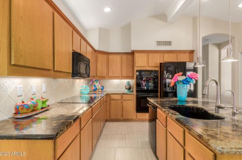 1833 Willow Tree Ct, Gilbert AZ  85234-4933 exterior