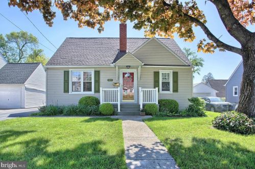 1019 College St, Carlisle, PA 17013-1309