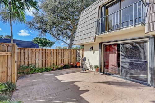 702 7th Ct, West Palm Beach, FL 33410-5107