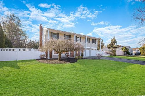 23 Win Pl, Lake Grove, NY 11755-2834