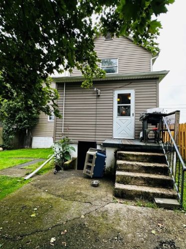1507 High St, Bradenville, PA 15620-1026