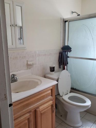 13-83 Eggert Pl, Far Rockaway NY  11691-2354 exterior