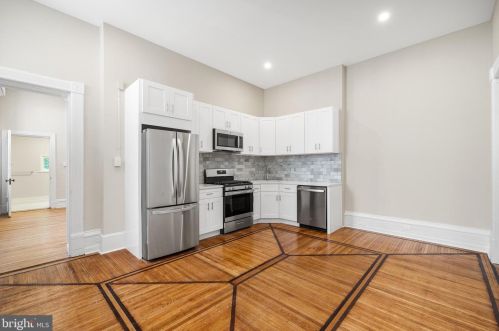 2311 Green St, Philadelphia, PA 19130-3120