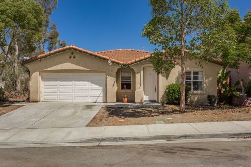 835 Pohl Pl, Vista, CA 92083-3344