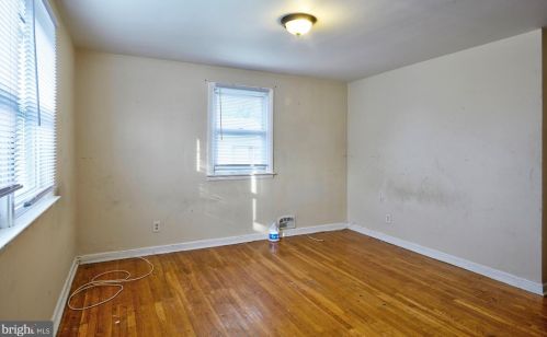 6833 Lee Ave, Camden NJ  08110-6122 exterior