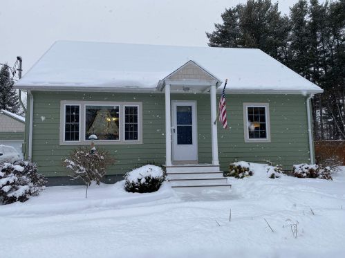 107 Back River Rd, Dover, NH 03820-4402