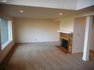 705 Tomahawk Island Dr, Portland OR  97217-7967 exterior