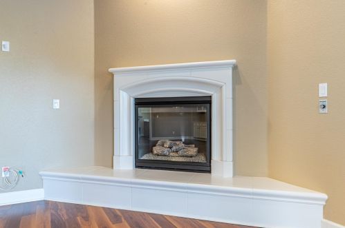 1786 Cornerstone Dr, Ripon CA  95366-9493 exterior