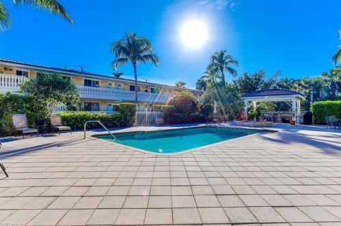 980 7th Ave, Naples, FL 34102-6728