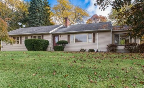 47 Clover Hill Dr, Poughkeepsie, NY 12603-3201