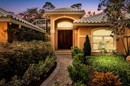 7175 Pioneer Lakes Cir, West Palm Beach, FL 33413-2253