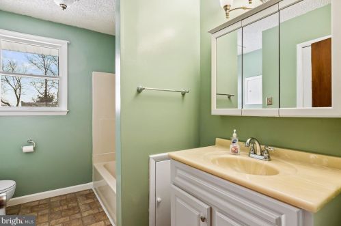 121 Chestnut St, West Deptford NJ  08051-1403 exterior