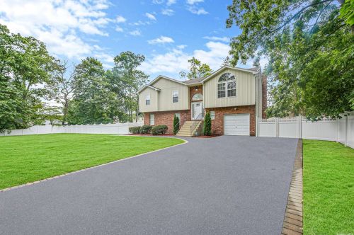 22 Dougherty Pl, Bayshore, NY 11706-4316