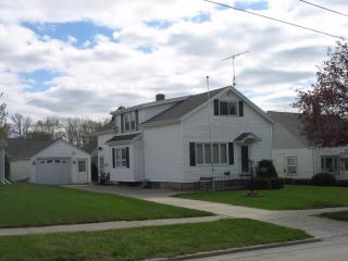 1105 Flambeau St, Manitowoc, WI 54220-6546