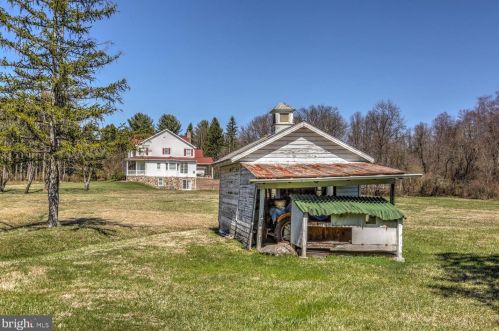 210 Hoernerstown Rd, Hummelstown PA  17036-9503 exterior