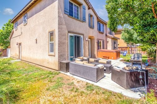27404 Lock Haven Ct, Temecula CA  92591-4423 exterior