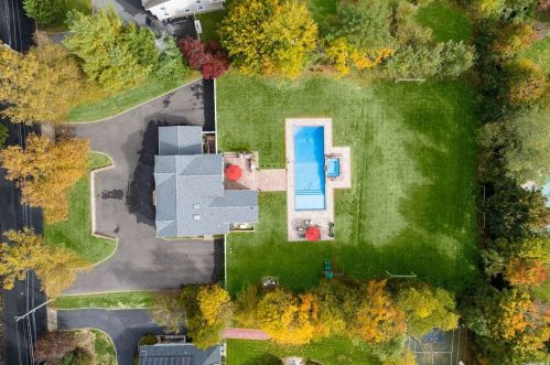 440 Wolf Hill Rd, Huntington Station, NY 11746-5743