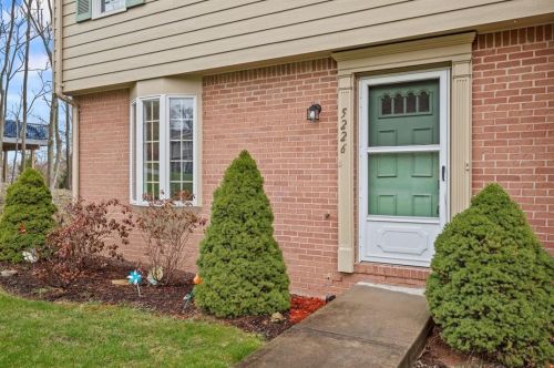 5226 Lantern Hill Dr, Pittsburgh, PA 15236-1580