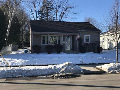 1908 10 St, Manitowoc WI  54220-6256 exterior