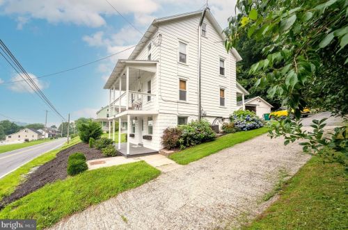 2149 Old Lancaster Pike, Swartzville PA  17569-9139 exterior