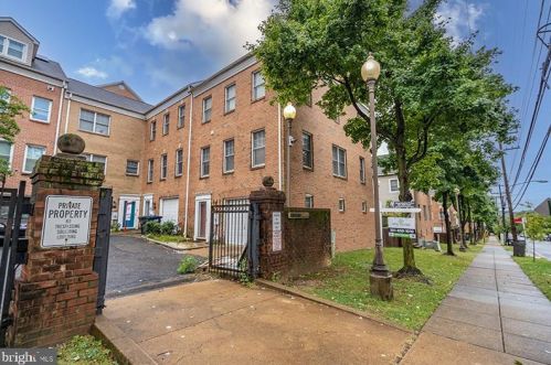 871 Barnaby St, Washington, DC 20032-3955