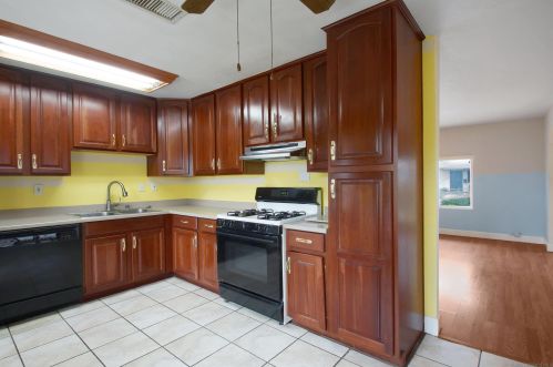 712 Encinitas Ave, San Diego CA 92114-4808 exterior