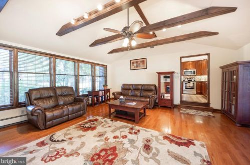 871 Chester Dr, Pottstown PA 19465-7518 exterior