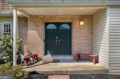 1510 Hillcrest Ln, Downingtown, PA 19335-3519