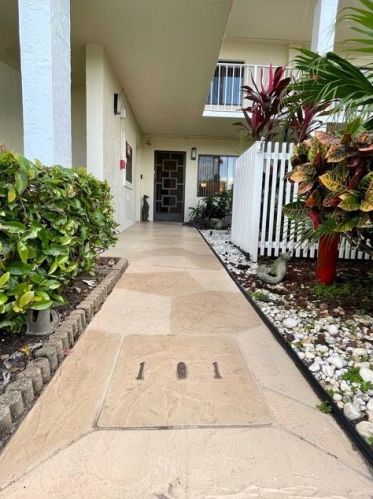 7350 Kinghurst Dr, Delray Beach, FL 33446-2973