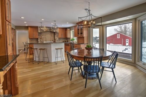 605 Larger Cross Rd, Bedminster NJ  07921-2728 exterior