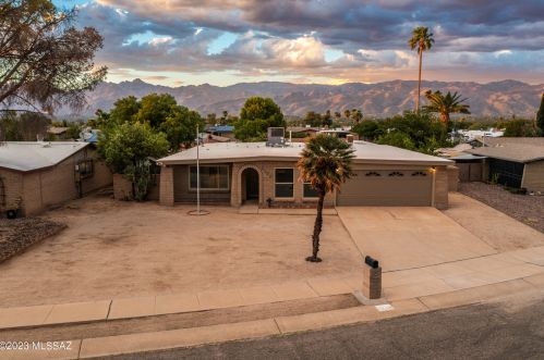 9745 Colette St, Tucson, AZ 85748-2738