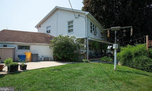 252 Redwood St, Hummelstown PA  17036-2619 exterior