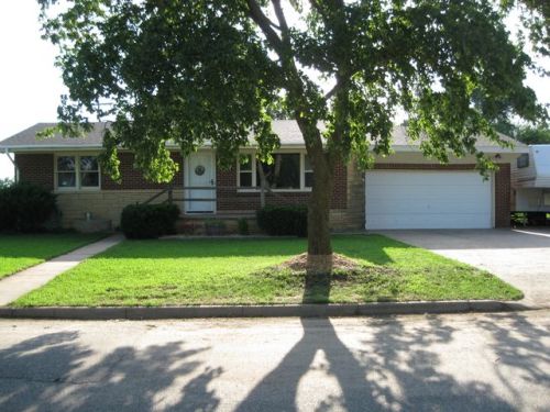 327 Maple St, Pretty Prairie, KS 67570-8620