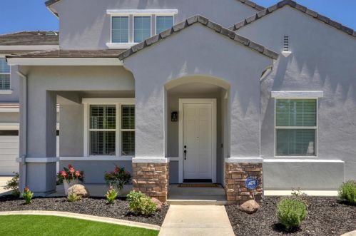 9457 Hollow Springs Way, Elk Grove, CA 95624-4076