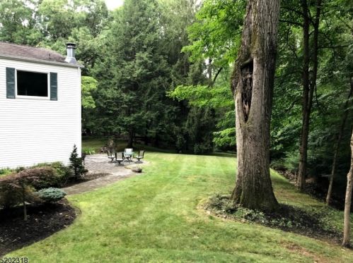 42 King George Rd, Warren NJ  07059-7045 exterior