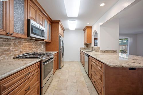 15583 Via Vega, San Lorenzo, CA 94580-1424
