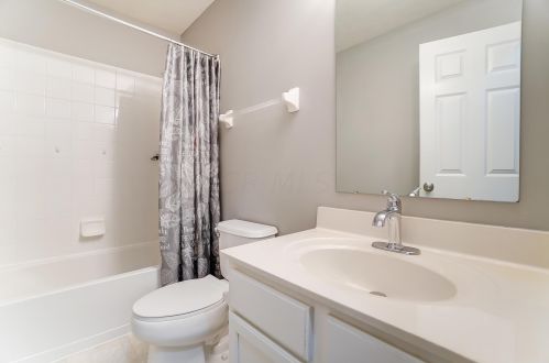 139 Crabapple Ln, Pataskala OH  43062-7074 exterior