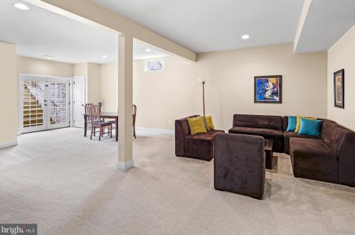 5737 Waterloo Bridge Cir, Haymarket VA  20169-8117 exterior