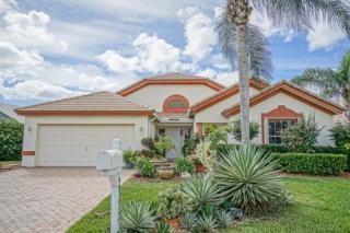 2770 Pointe Cir, West Palm Beach, FL 33413-2153