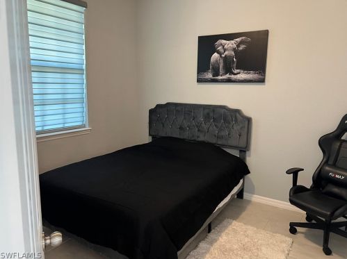 1421 13th Ter, Cape Coral, FL 33909-1557