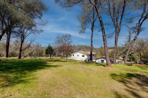 12681 Wolf Rd, Grass Valley CA  95949-8183 exterior